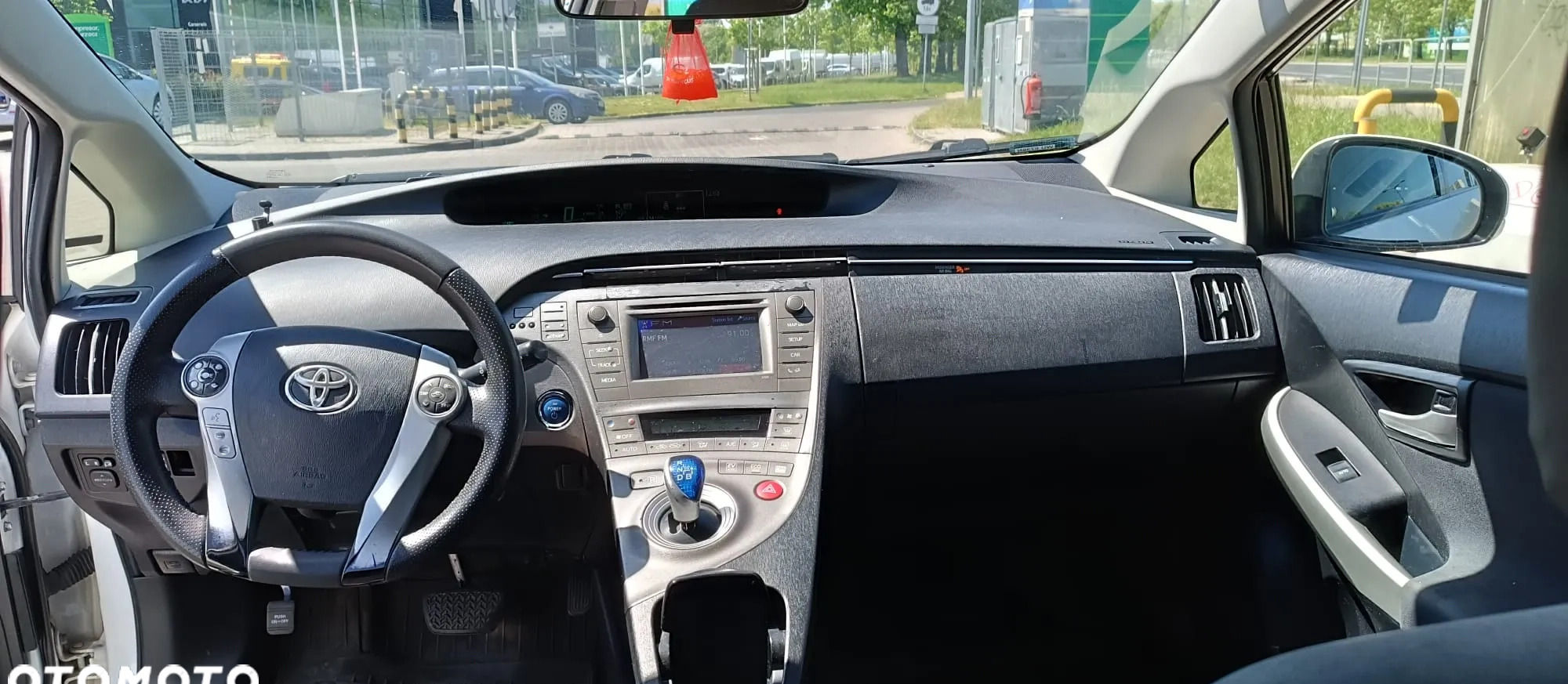 Toyota Prius cena 34990 przebieg: 434000, rok produkcji 2014 z Warszawa małe 137